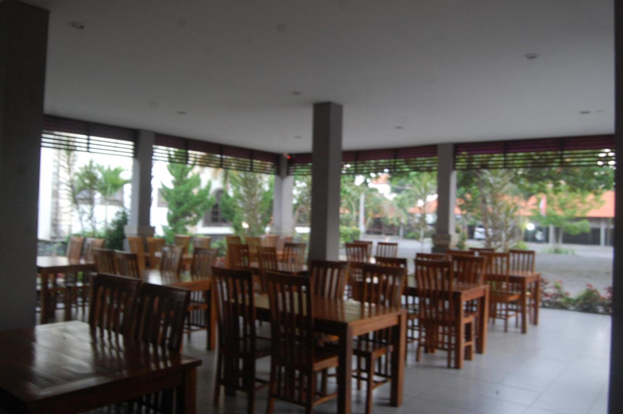 Hotel Dhyana Pura Kapal Exterior photo