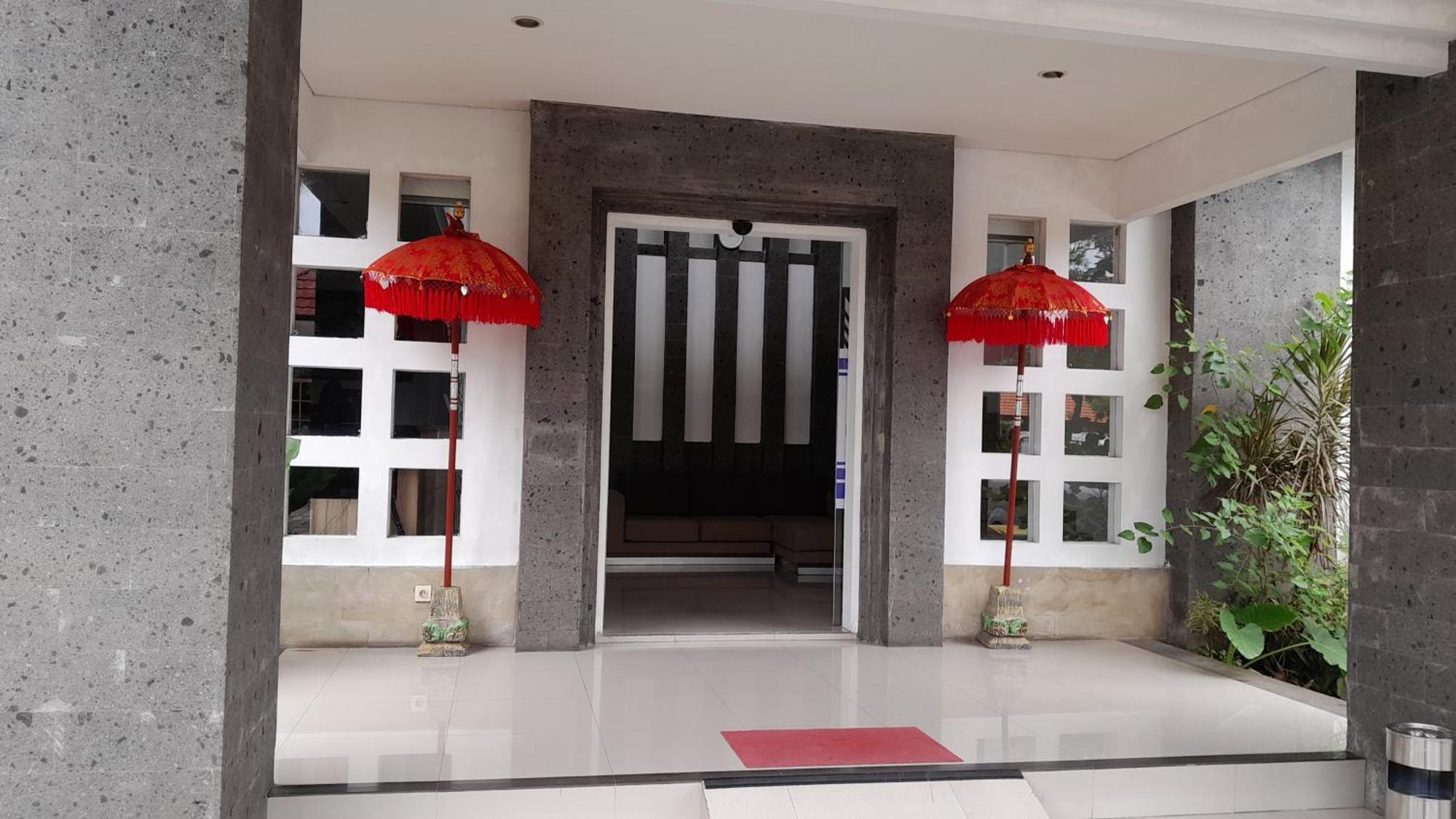 Hotel Dhyana Pura Kapal Exterior photo